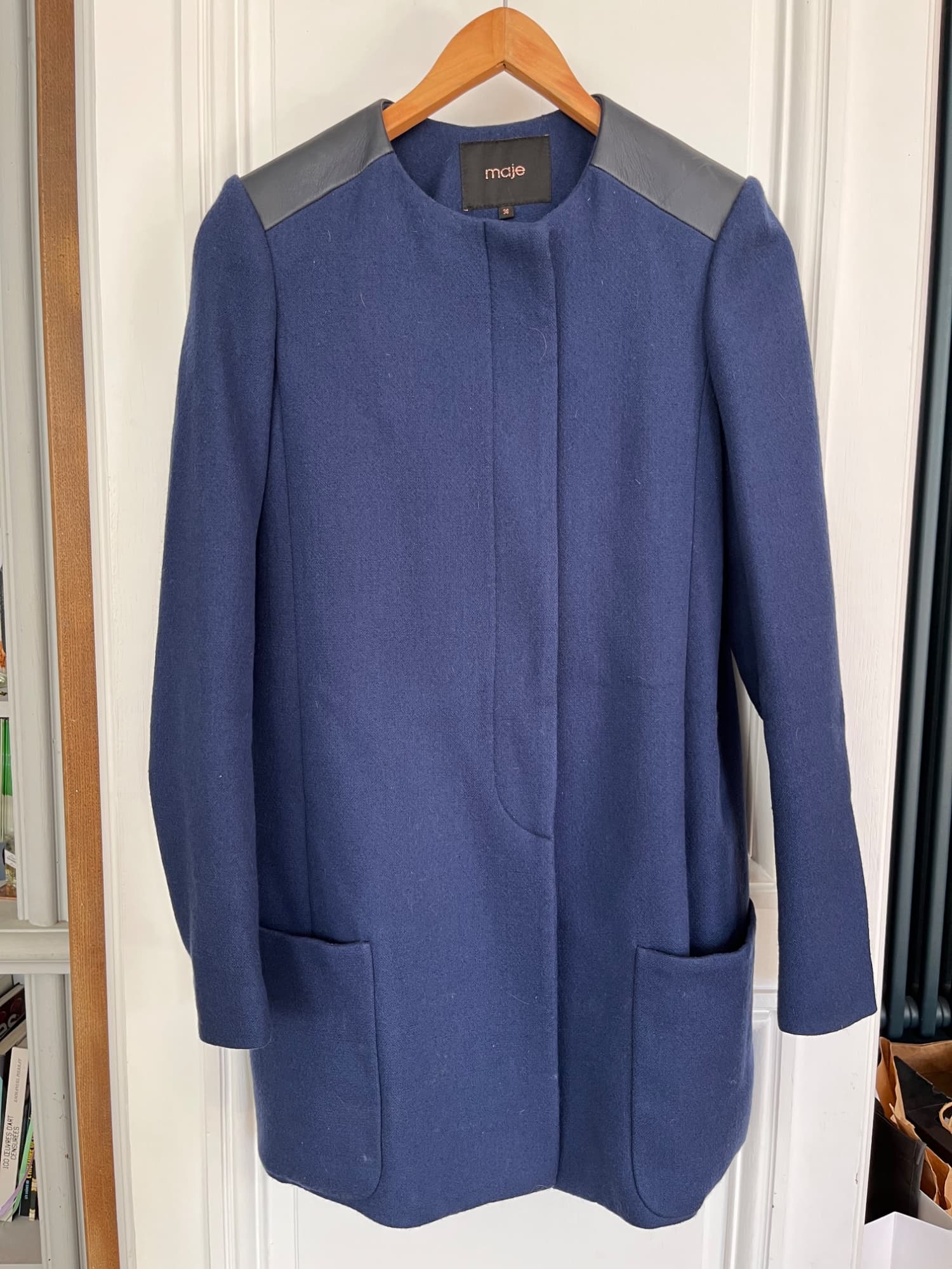 Manteau Maje en laine à épaulettes en cuir